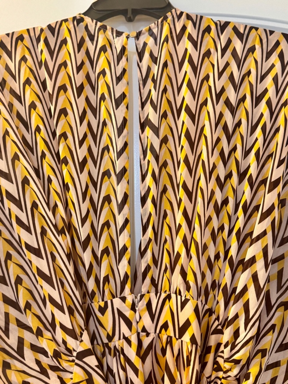 Like New! Fashion Nova Women’s Patterned Maxi Dress in Mustard and Black Size 1X - Picture 4 of 5